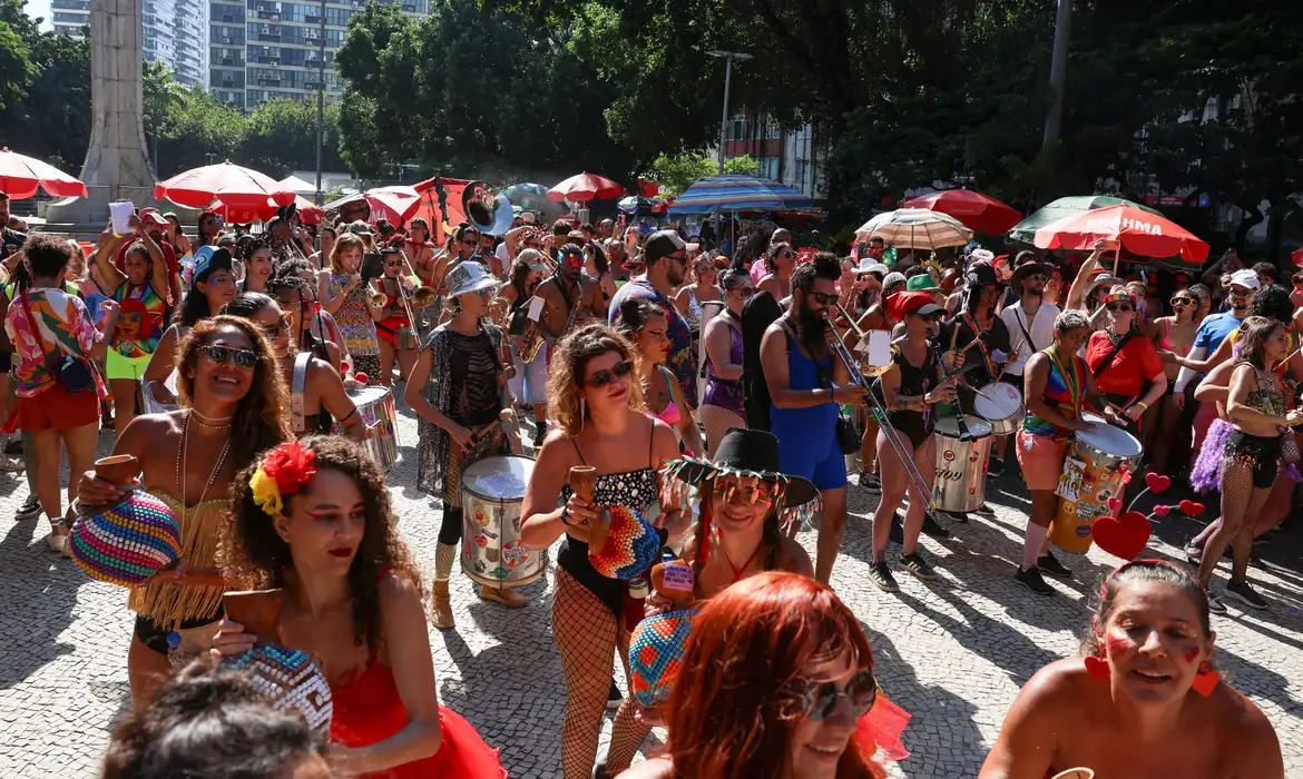 Rio registra cinco atendimentos por hora devido ao calor no carnaval